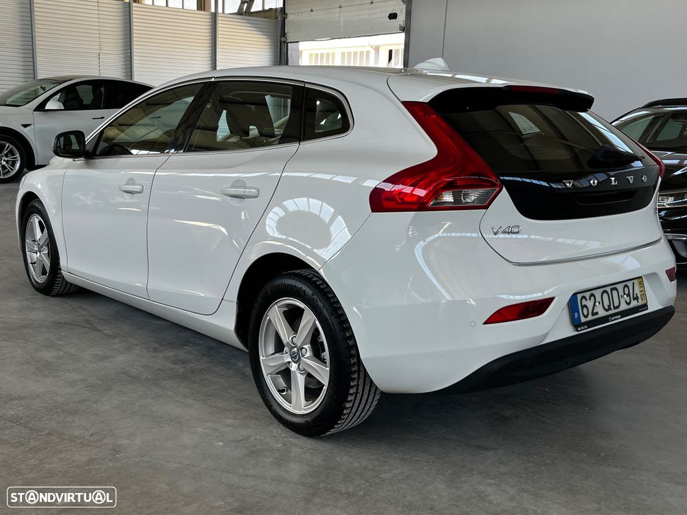 Volvo V40 2.0 D2 Momentum - 3