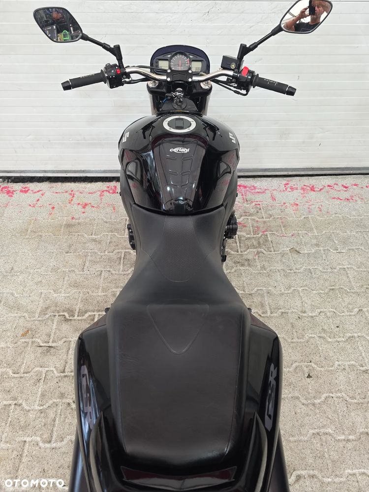 Suzuki GSR - 26