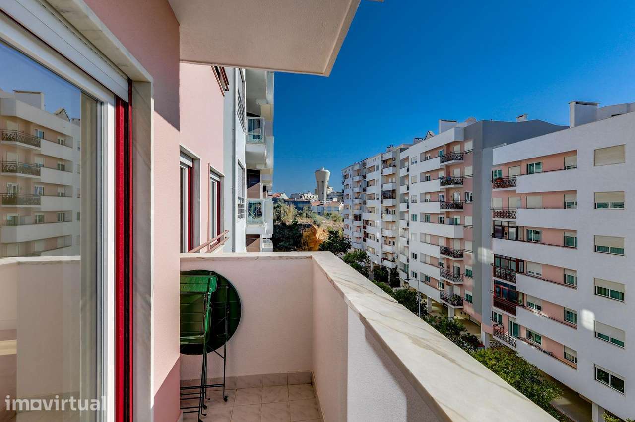 T3 RENOVADO COM VARANDAS E PARQUEAMENTO, EM ALMADA - Grande imagem: 5/29