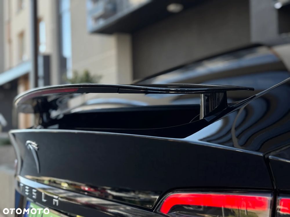 Tesla Model X - 8