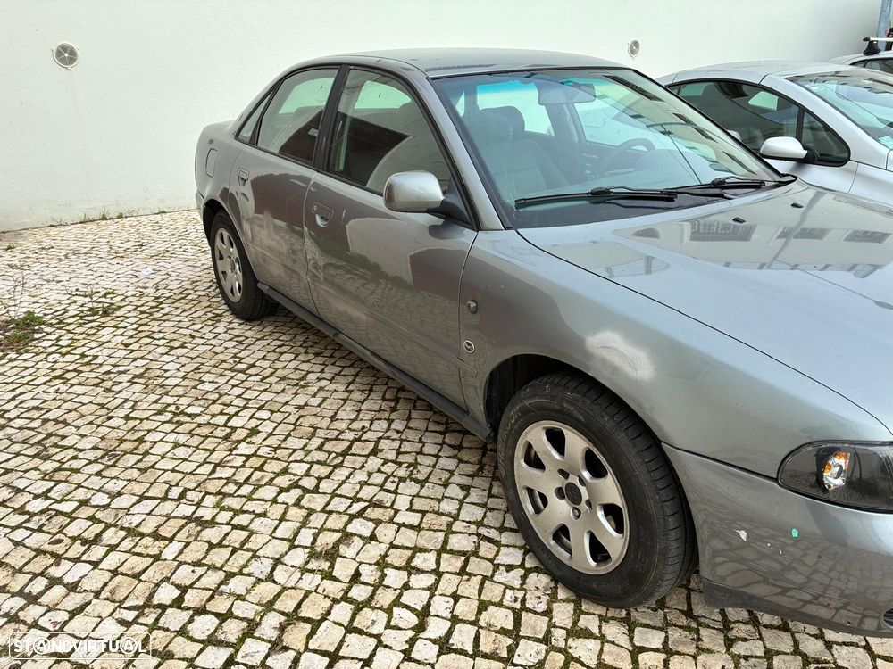 Audi A4 1.9 TDI Confort - 1