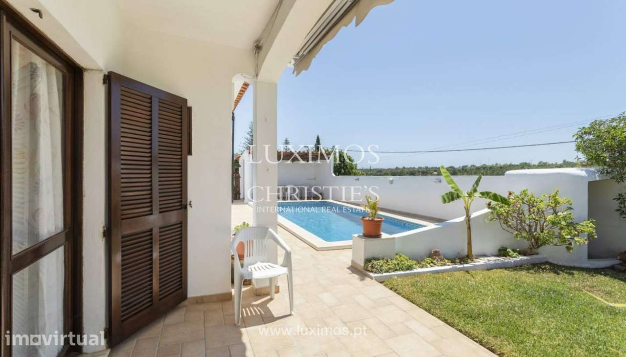 Moradia térrea, com piscina, Almancil, Algarve - Grande imagem: 3/23