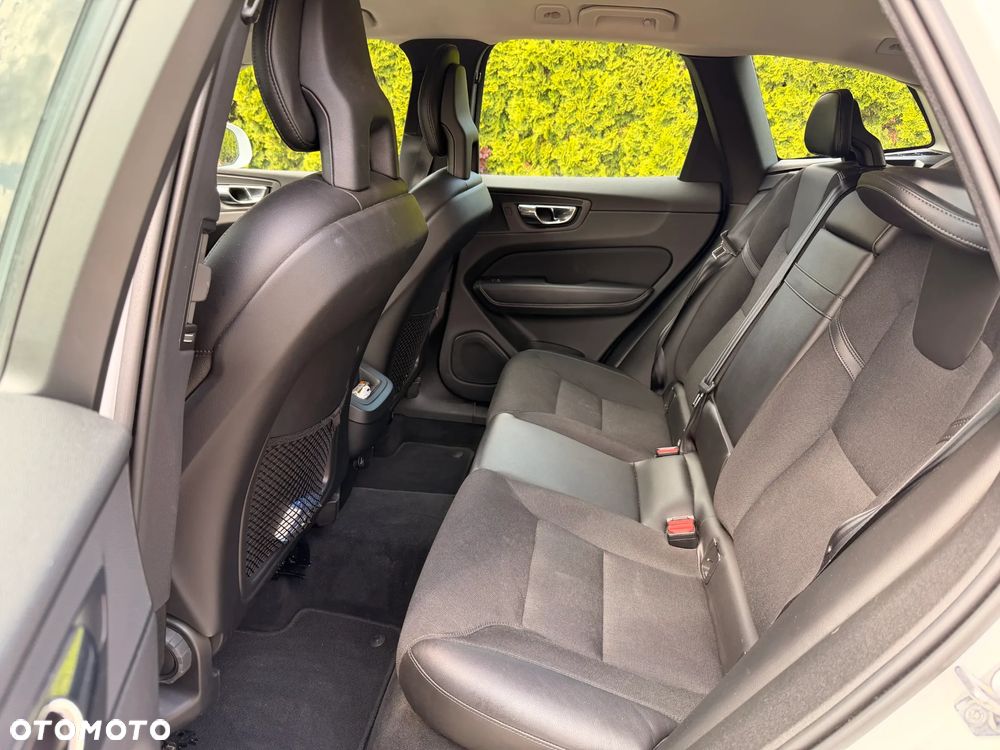 Volvo XC 60 D4 AWD Momentum - 7