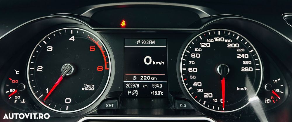 Audi A4 2.0 TDI DPF multitronic Attraction - 32