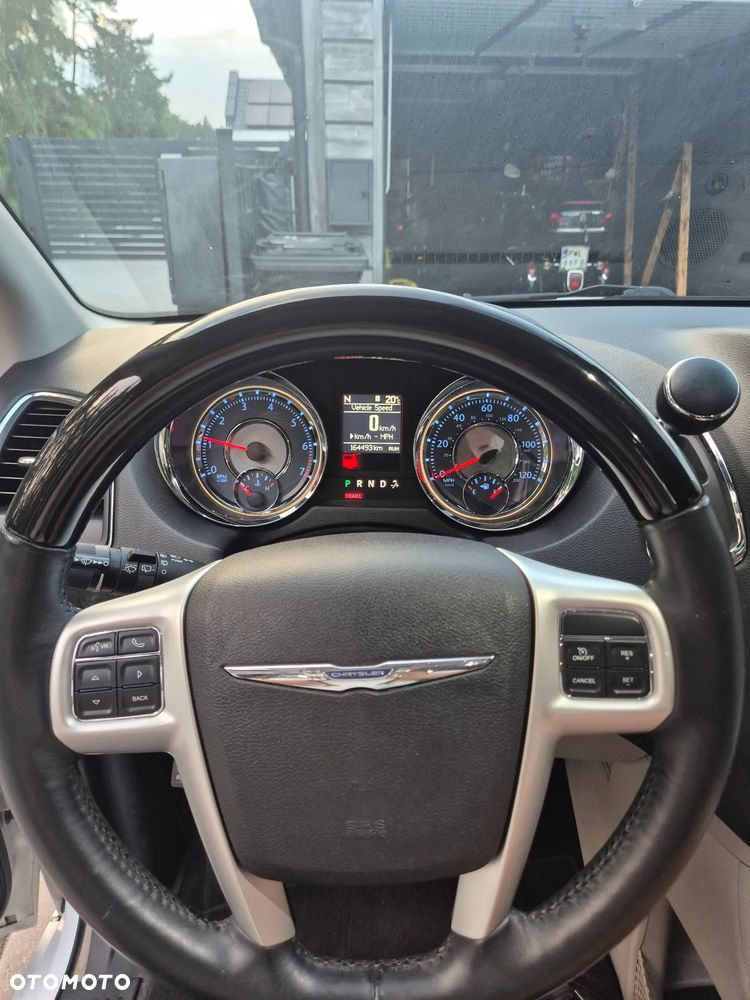 Chrysler Town & Country 3.6 Limited - 22