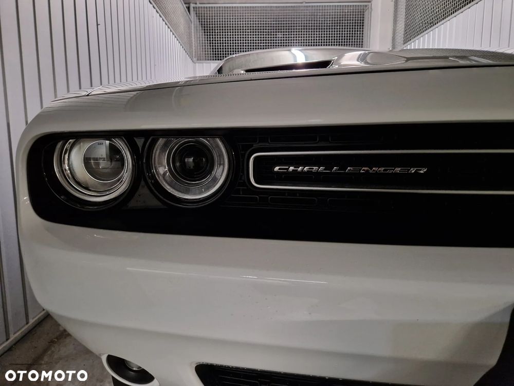 Dodge Challenger - 11
