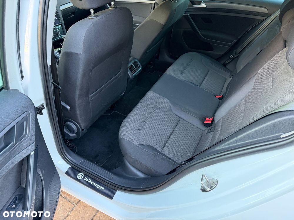 Volkswagen Golf 2.0 TDI SCR Comfortline - 11