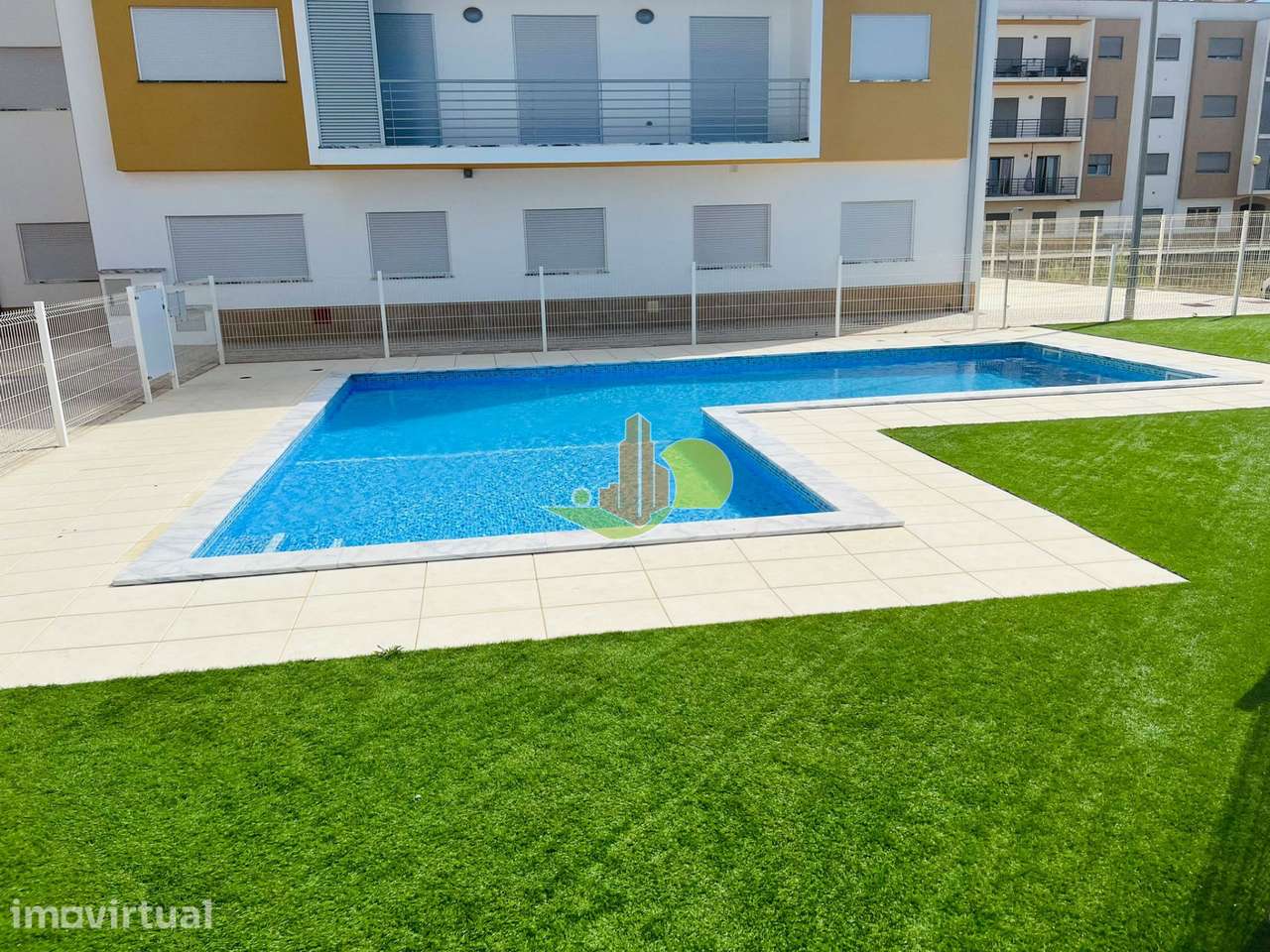 T2 c/ Garagem - Condomínio c/ Piscina - Grande imagem: 2/30