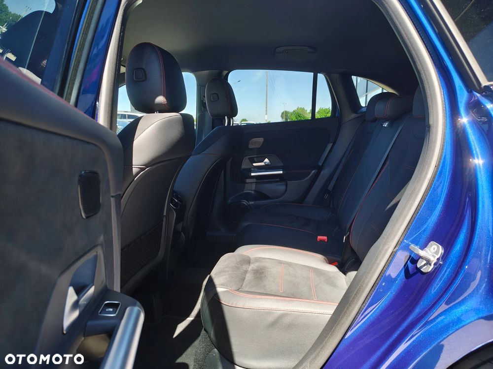 Mercedes-Benz GLA 200 AMG Line - 16
