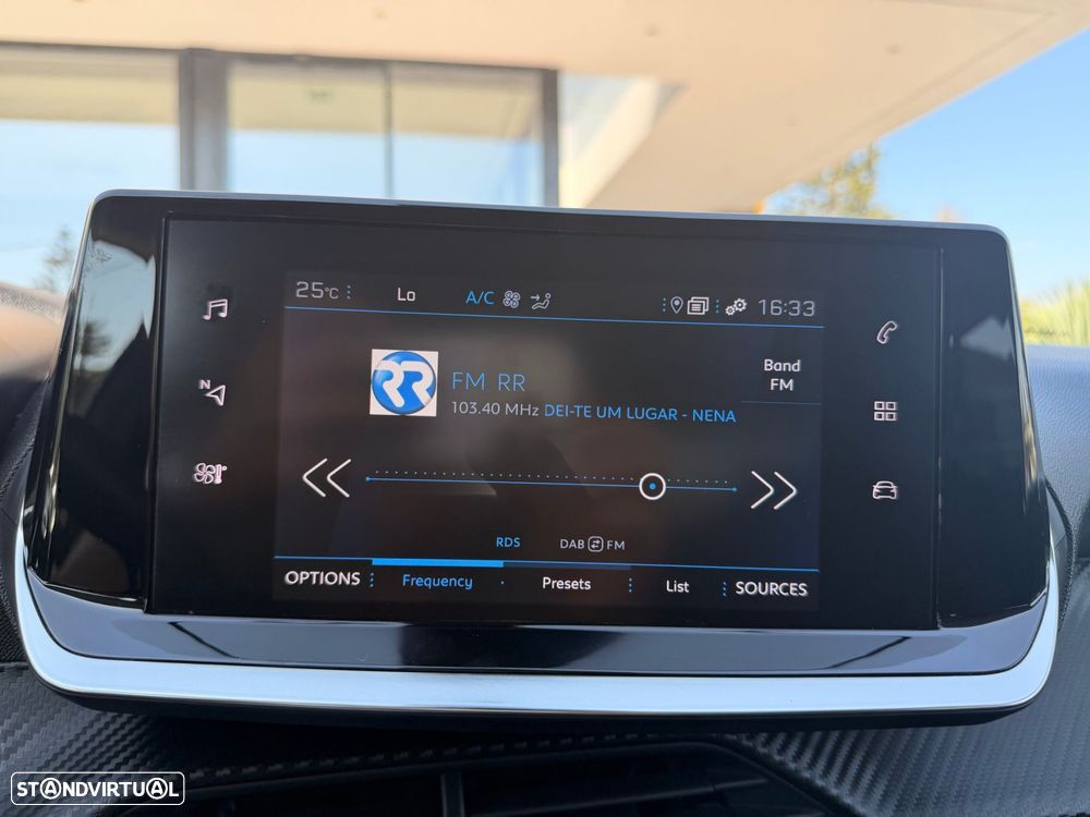 Peugeot 2008 1.2 PureTech Allure EAT8 - 32