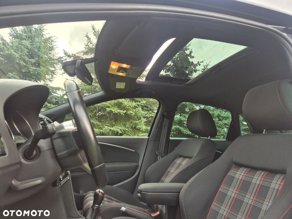 Volkswagen Polo 1.8 TSI BMT GTI - 28