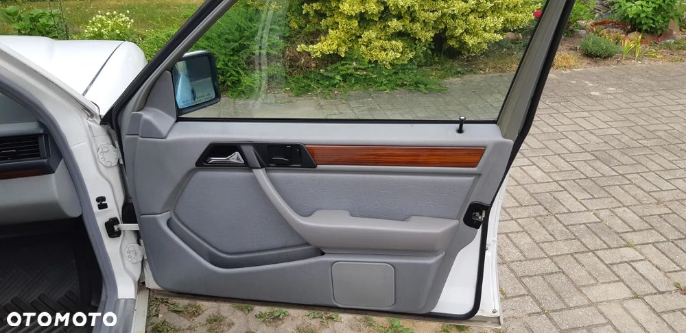 Mercedes-Benz W124 (1984-1993) - 21