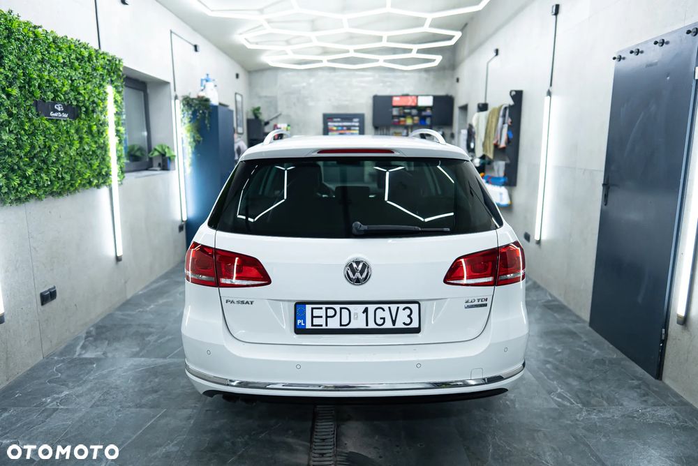 Volkswagen Passat 2.0 TDI DSG BlueMotion Technology R-Line - 14