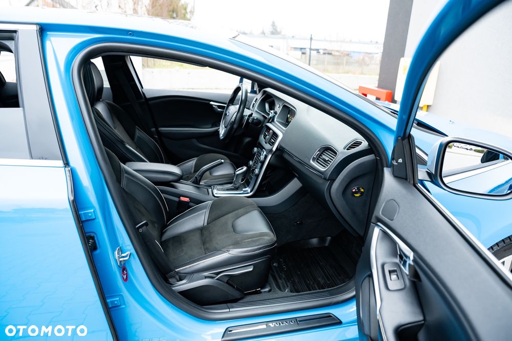 Volvo V40 D4 Geartronic RDesign - 24