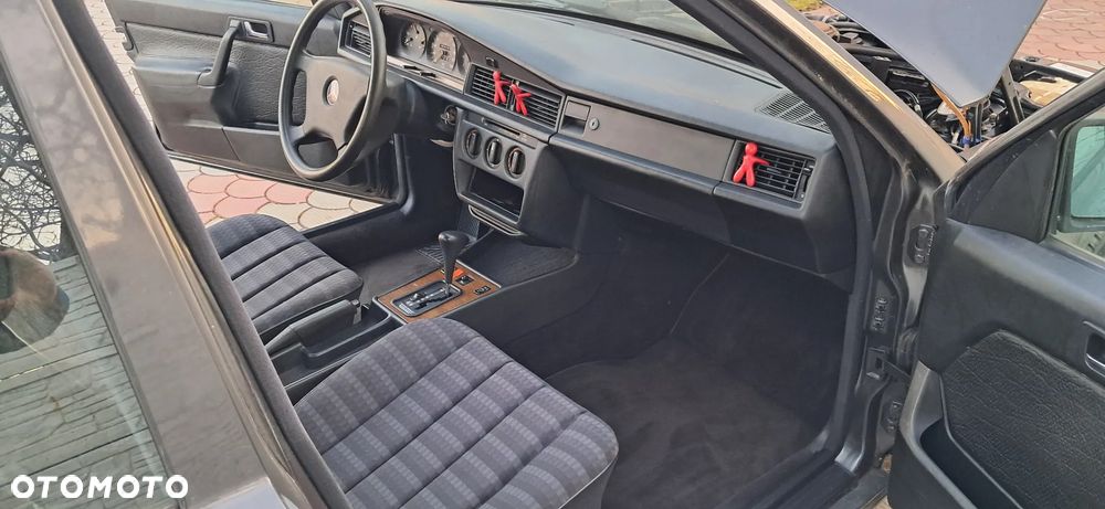 Mercedes-Benz W201 (190) - 24