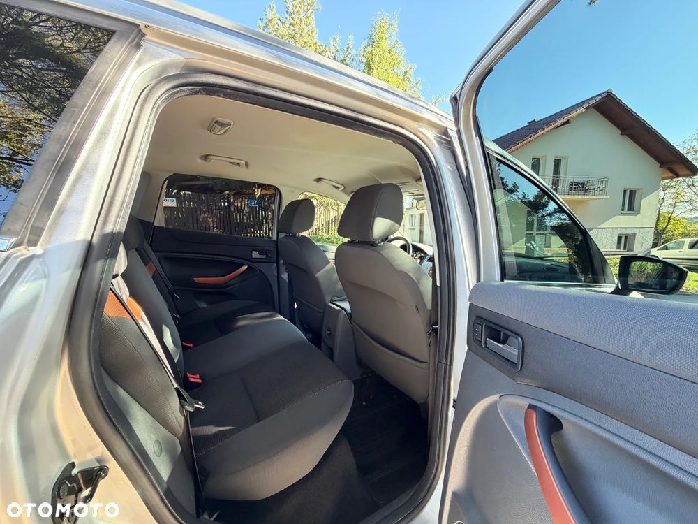 Ford Kuga 2.0 TDCi 2x4 Titanium - 29