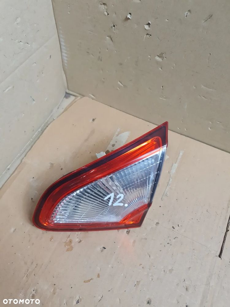 .  LAMPA TYL TYLNA PRAWA W KLAPE NISSAN QASHQAI J10 LIFT - 3