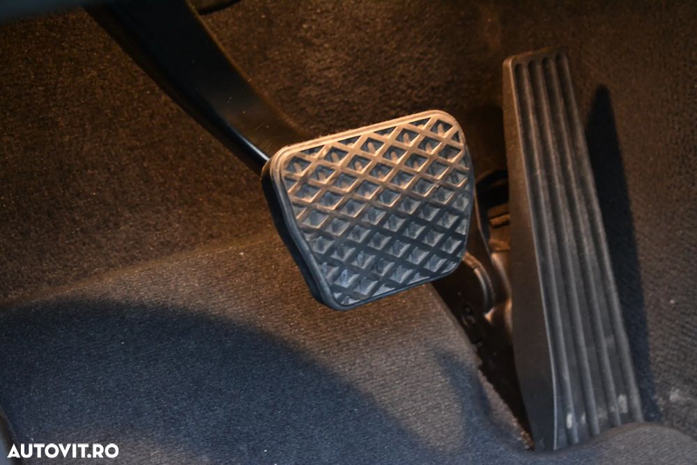 BMW Seria 3 330e Aut. Sport Line - 34