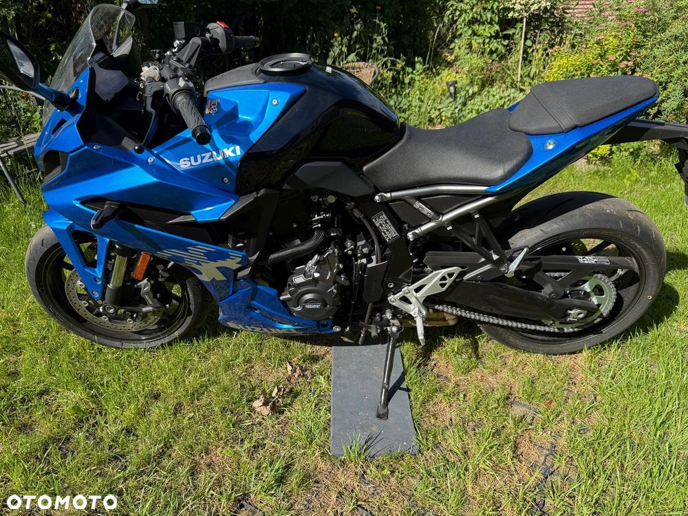 Suzuki GSX - 8