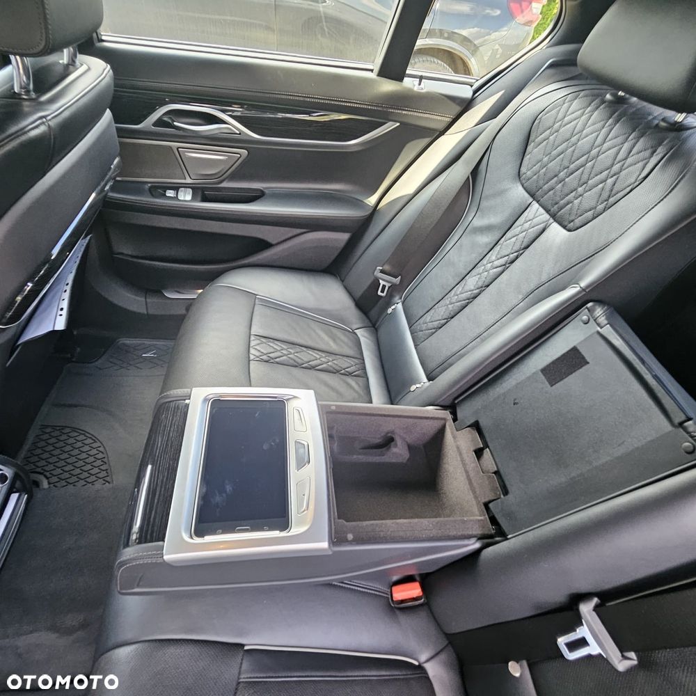 BMW Seria 7 740d xDrive - 9