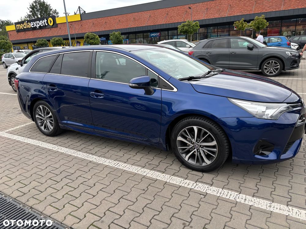 Toyota Avensis 1.8 Premium - 9