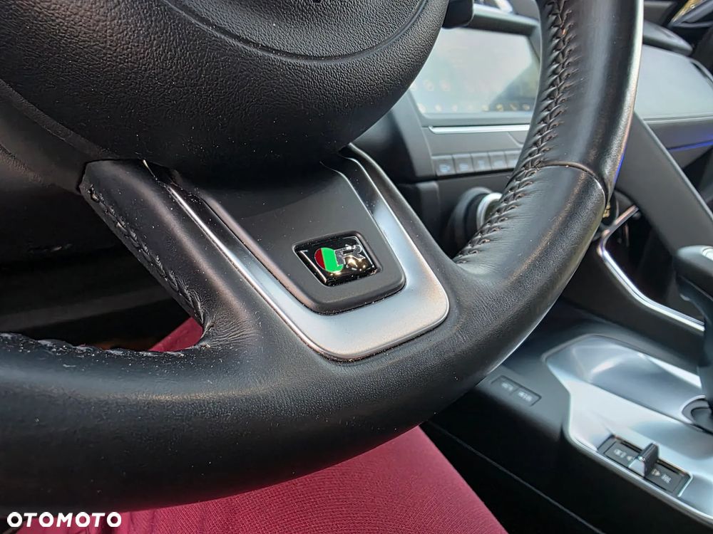 Jaguar E-Pace - 32