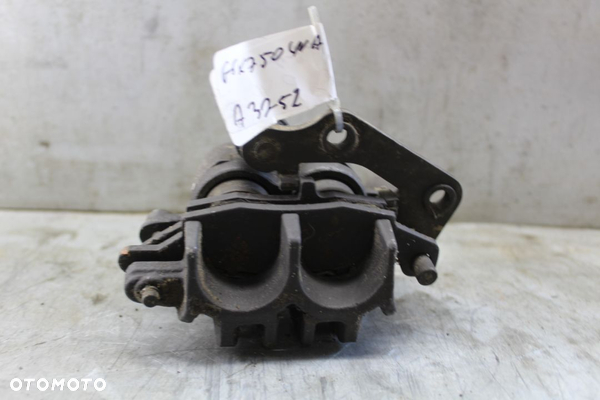 Suzuki GSX 750 Inazuma Zacisk przód przedni prawy