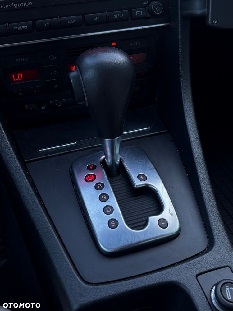 Audi A4 Limousine - 8
