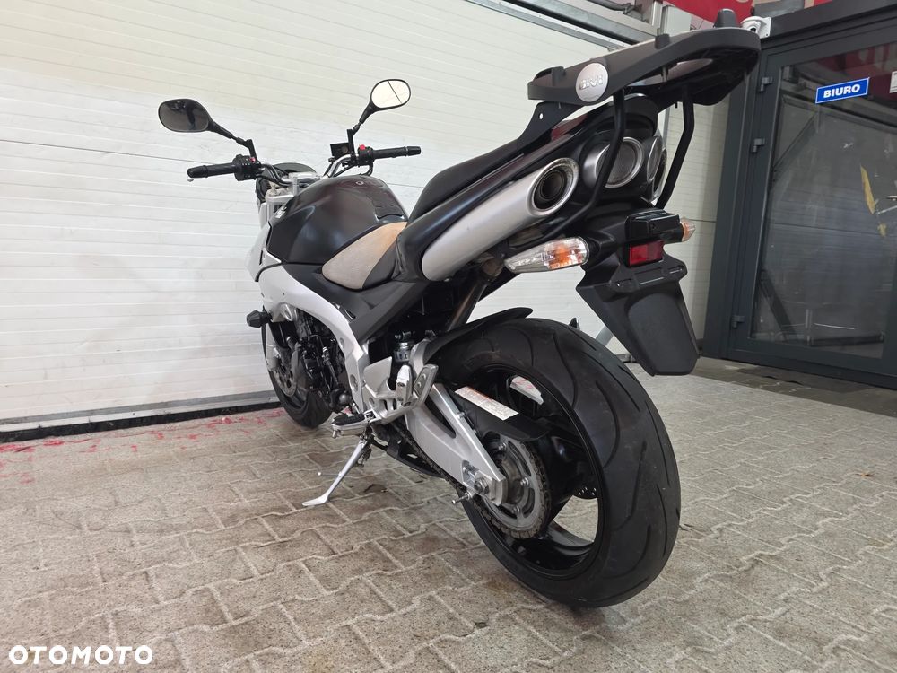Suzuki GSR - 17