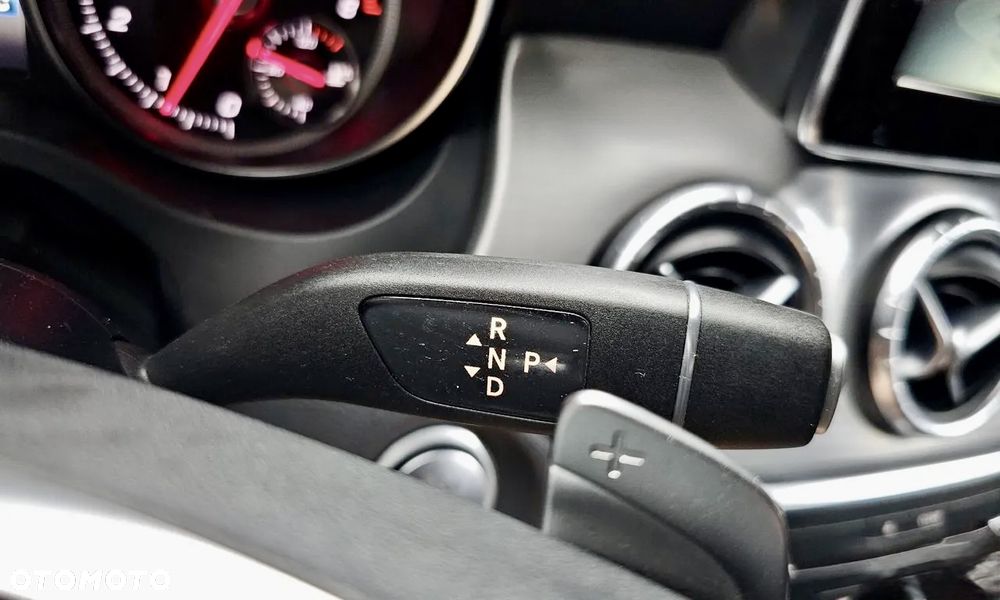 Mercedes-Benz CLA 250 4Matic 7G-DCT AMG Line - 13