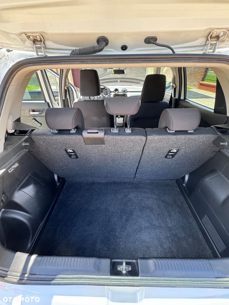 Suzuki Swift 1.2 Premium Plus - 12