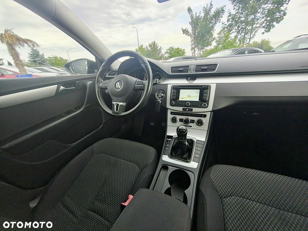 Volkswagen Passat - 35