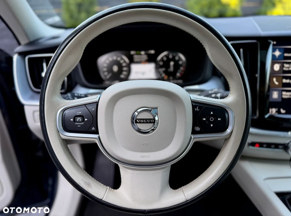 Volvo XC 60 B5 B Momentum - 14