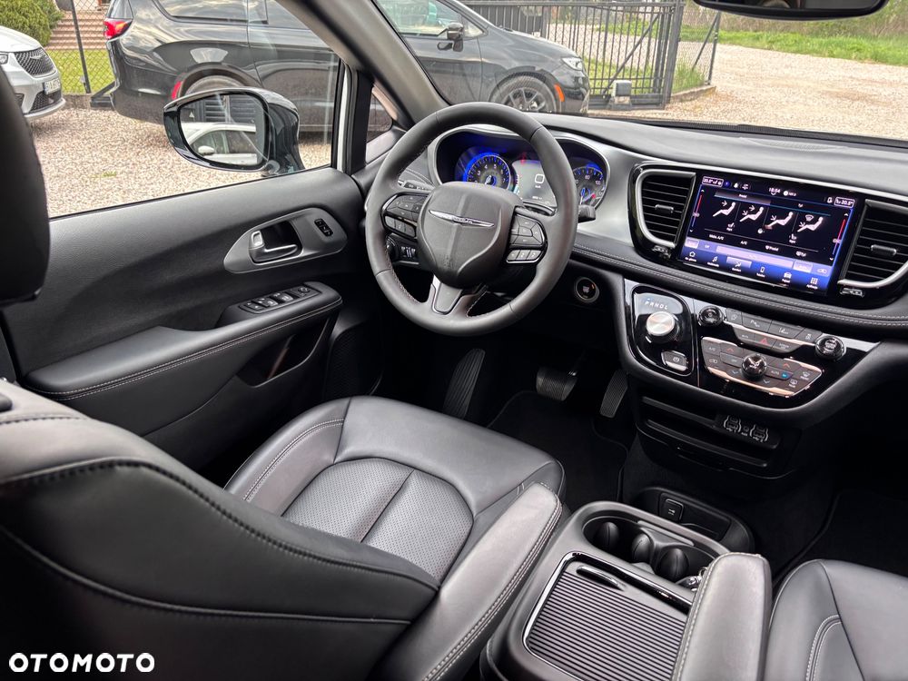 Chrysler Pacifica - 29