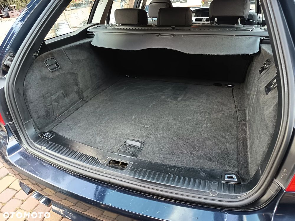 BMW Seria 5 525d - 31