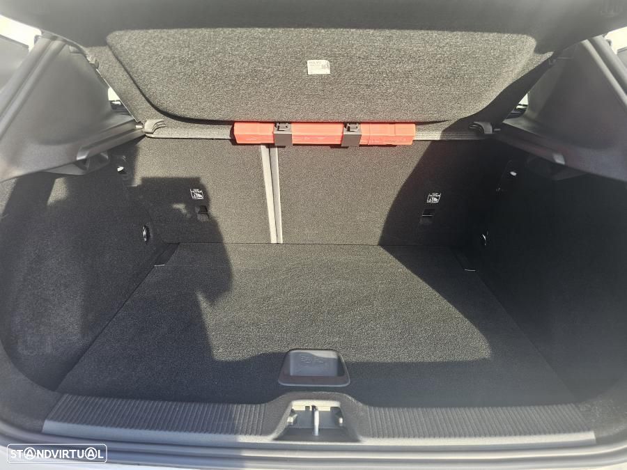 Volvo EX30 Single Motor Extended Range RWD Core - 29