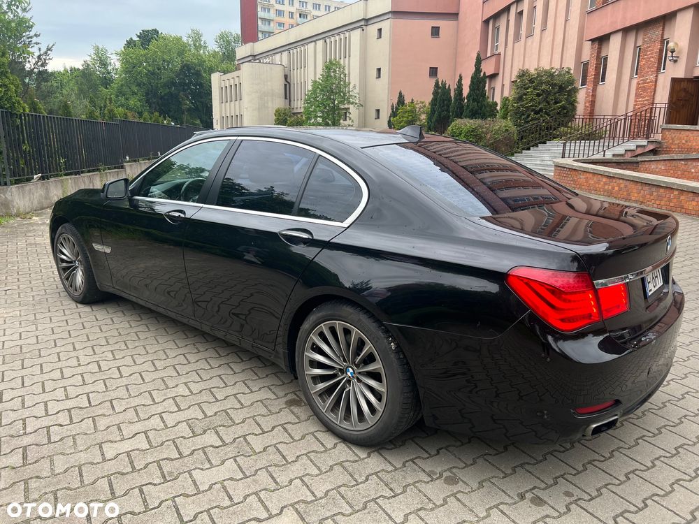 BMW Seria 7 740i - 4