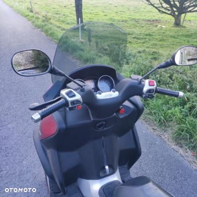 Piaggio MP-3 - 8