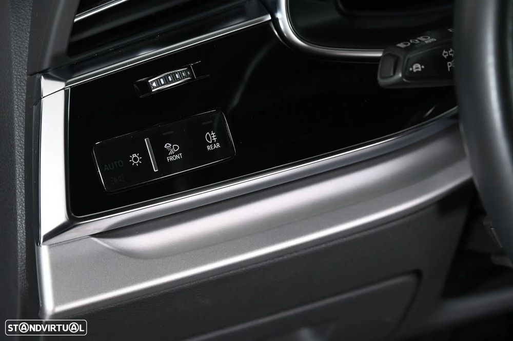 Audi Q8 55 TFSIe quattro Tiptronic - 38