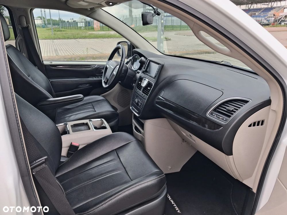Chrysler Town & Country 3.6 Touring - 24
