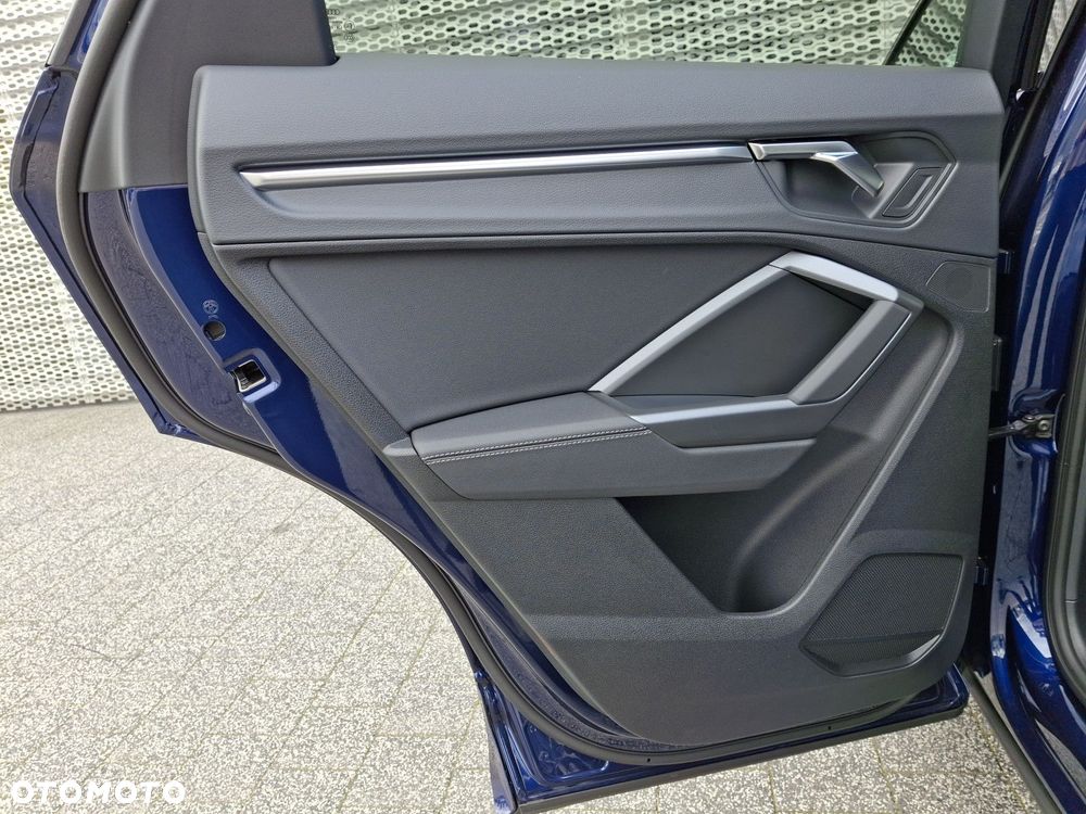 Audi Q3 Sportback - 12