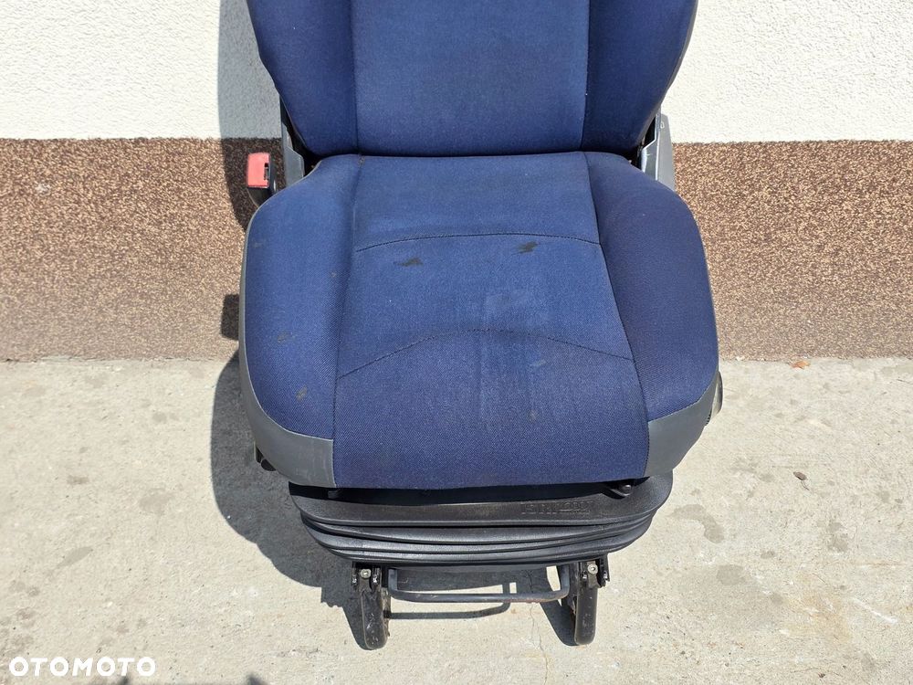 IVECO DAILY 00-14 FOTEL SIEDZENIE KIEROWCY LEWY PRZOD PNEUMATYCZNY 3B - 2