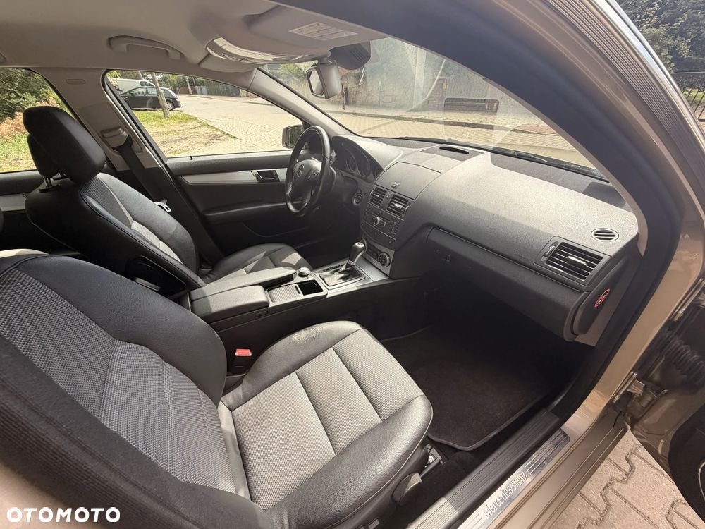 Mercedes-Benz Klasa C 180 CGI Automatik BlueEFFICIENCY Avantgarde - 15