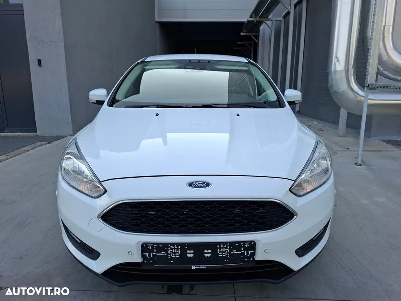 Ford Focus 2.0 TDCI Powershift Titanium - 13