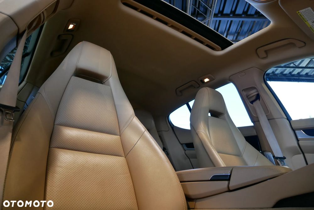 Porsche Panamera 4 - 33