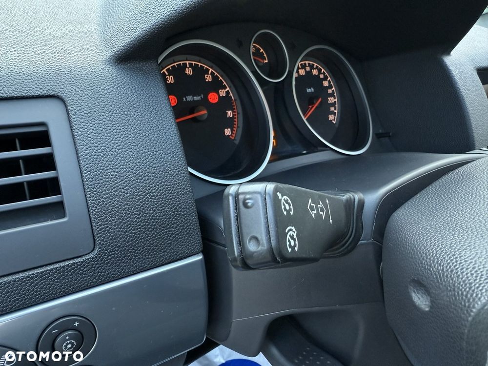 Opel Astra 1.8 Innovation - 28