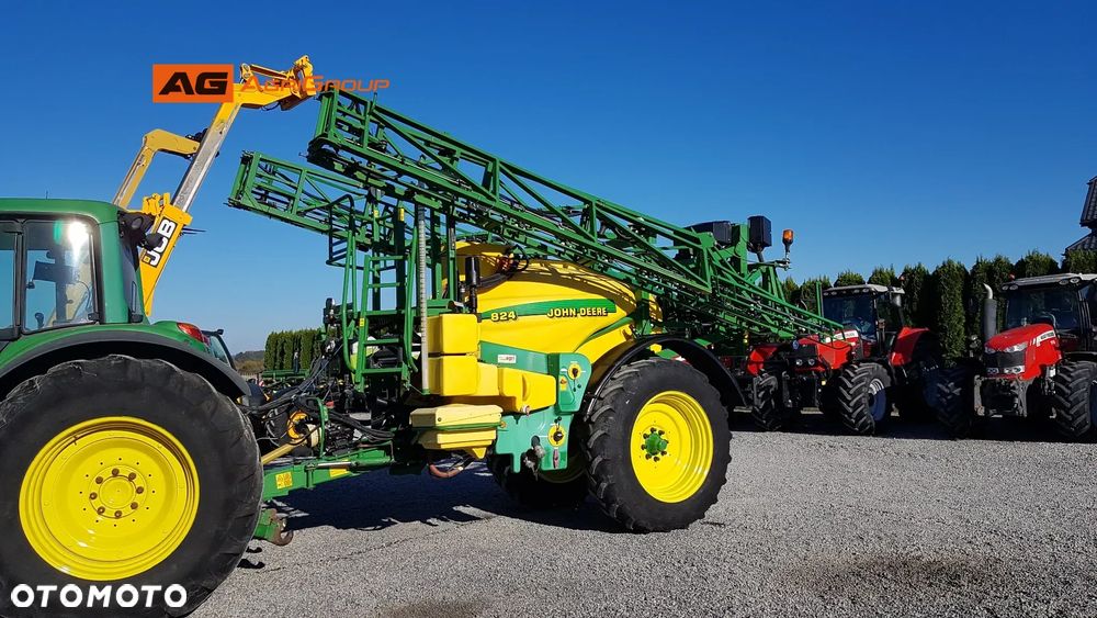 John Deere 824 - 2