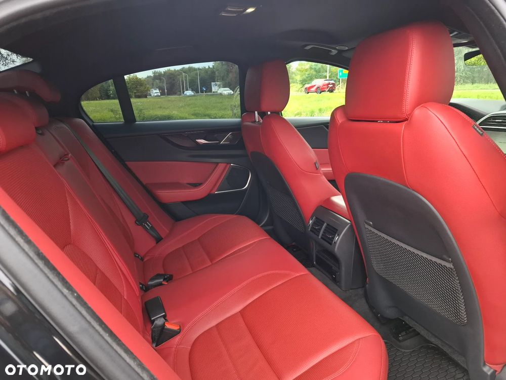 Jaguar XE - 22