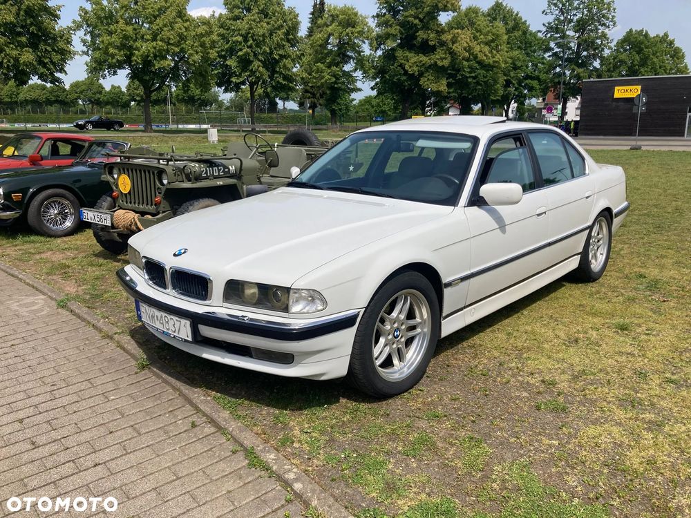 BMW Seria 7 ver-730i-v8 - 1