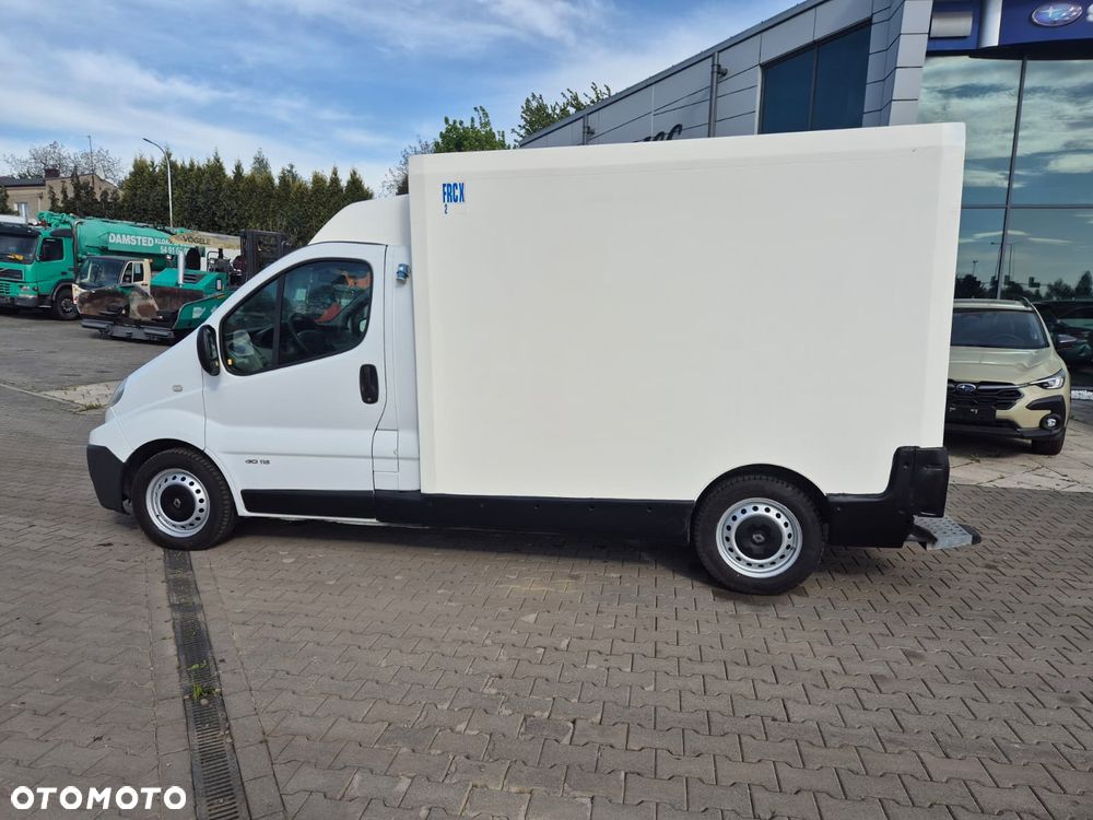 Renault Trafic 115KM / CHŁODNIA IZOTERMA / THERMO KING / PO SERWISACH / GOTOWY DO PRACY / WTYCZKA ZEWNĘTRZNA / 3 MIEJSCA / BEZWYPADKOWY - 10